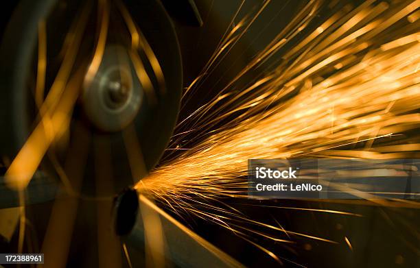 Sparks - Fotografias de stock e mais imagens de Aço - Aço, Calor, Faísca