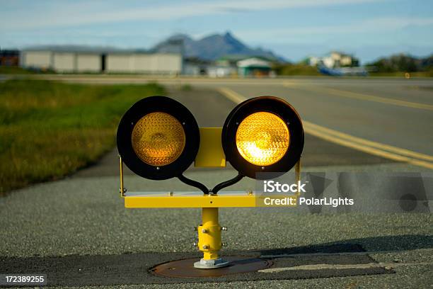 黄色のランウェイを右照明 - 明かりのストックフォトや画像を多数ご用意 - 明かり, 滑走路, 照明器具