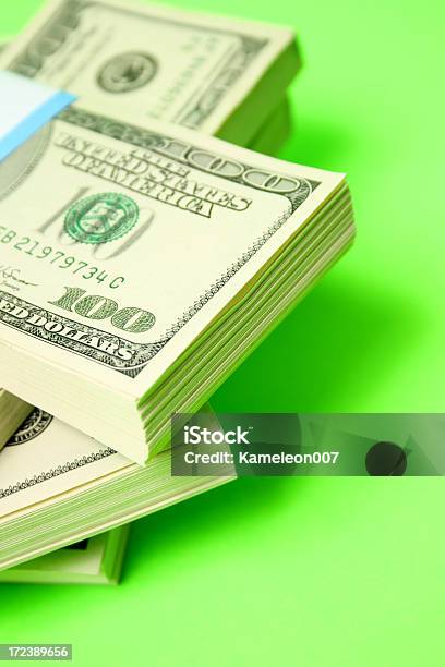 Pieniądze Na Zielonym Tle - zdjęcia stockowe i więcej obrazów Banknot - Banknot, Bez ludzi, Biznes