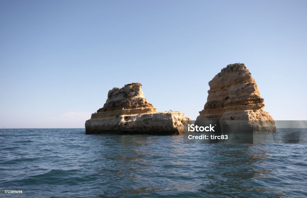 Twin Island cliffs em Lagos, Portugal - Foto de stock de Algarve royalty-free