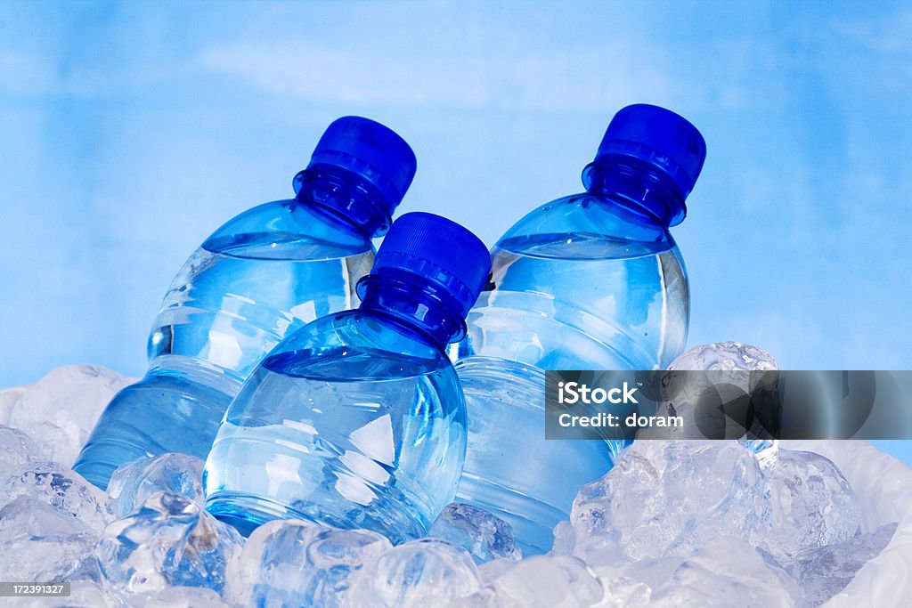 Flaschen Wasser - Lizenzfrei Wasserflasche Stock-Foto