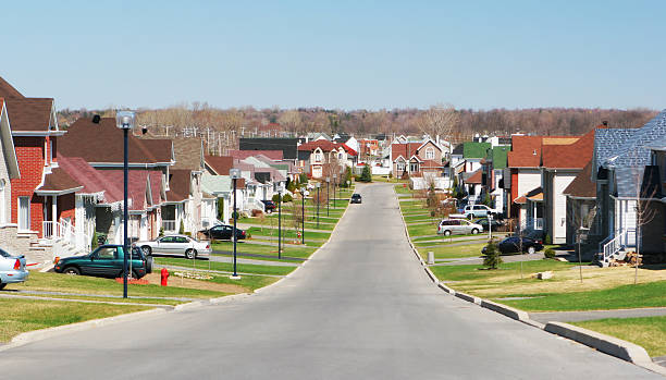 современный жилой street - rural community стоковые фото и изображения