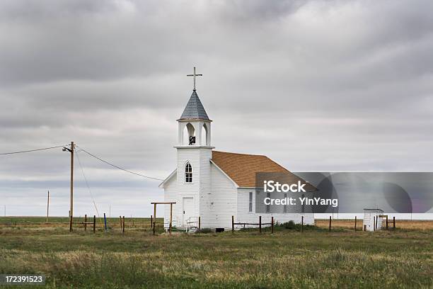 Iglesia De La Frontera Foto de stock y más banco de imágenes de Aguja - Chapitel - Aguja - Chapitel, Aislado, Arquitectura exterior