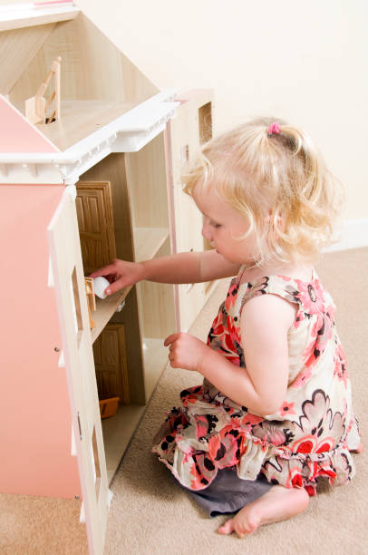 istock little girl playing 172391707