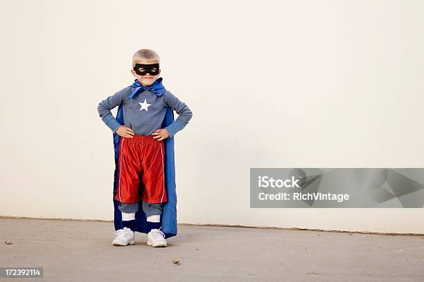 Kurze Superheld Stockfoto und mehr Bilder von Jungen - Jungen, Sportschuh, Stehen