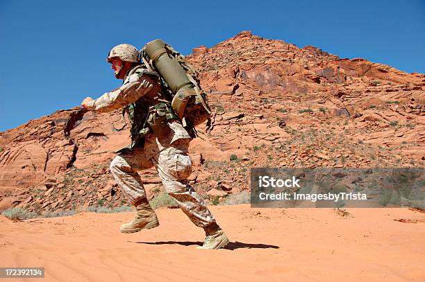 병정 In Action 군사에 대한 스톡 사진 및 기타 이미지 - 군사, 모션, 사막