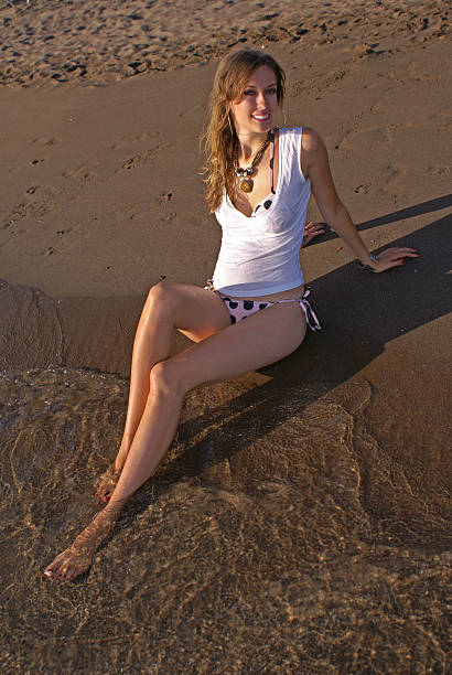 행복함 해변 - panties underwear transparent women 뉴스 사진 이미지