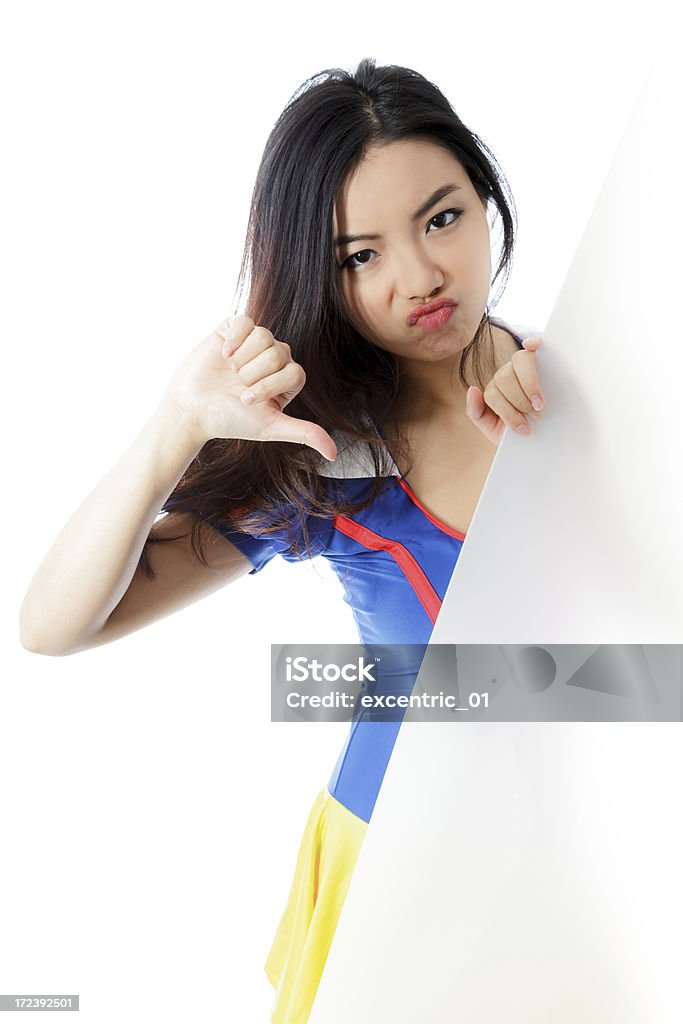 Hermosa mujer asiática en la nieve blanca negocio aislado sobre fondo blanco - Foto de stock de 20 a 29 años libre de derechos