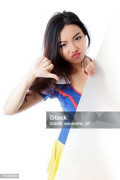 Hermosa Mujer Asiática En La Nieve Blanca Negocio Aislado Sobre Fondo Blanco Foto de stock y más banco de imágenes de 20 a 29 años