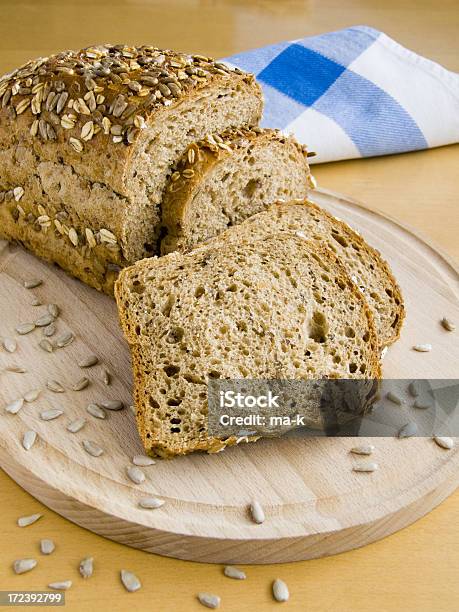 Хлеб — стоковые фотографии и другие картинки Батон - Батон, Без людей, Вегетарианское питание