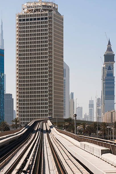 road を将来ます。 ドバイ） - water architecture train united arab emirates ストックフォトと画像