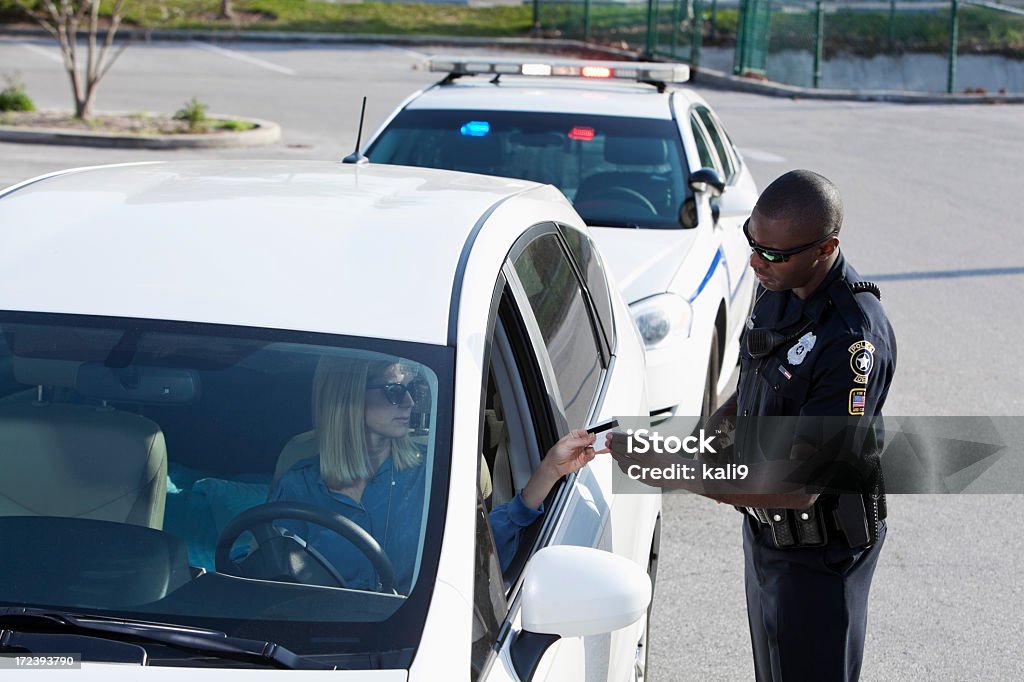 Mujer alto policial - Foto de stock de Cuerpo de policía libre de derechos