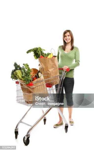 여자 탈거됩니다 A 쇼핑카트 함유 식품 건강한 생활방식에 대한 스톡 사진 및 기타 이미지 - 건강한 생활방식, 건강한 식생활, 고객