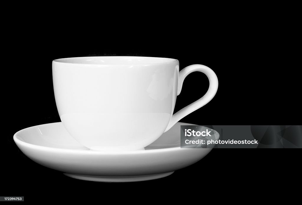 Blanco taza de café aislado en negro - Foto de stock de Bebida libre de derechos