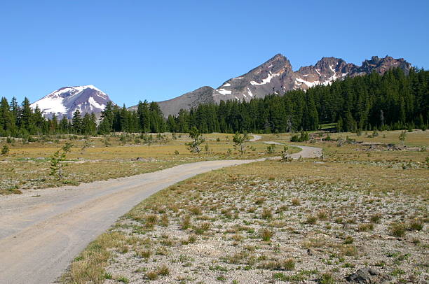 istock Road to Broken Top and South Sister 172395796