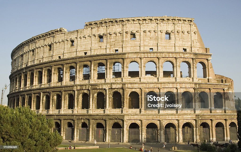 O Coliseu, em Roma. - Foto de stock de Anfiteatro royalty-free