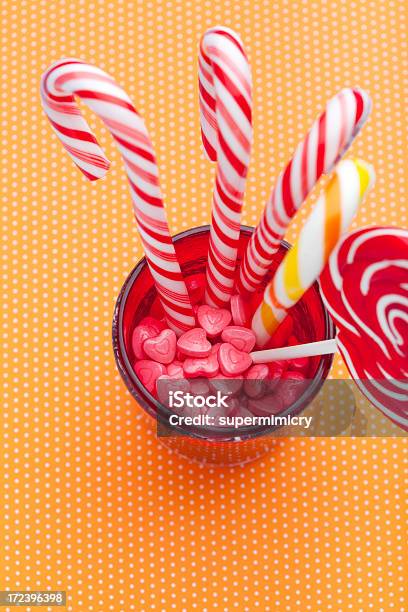 Zuckerstangen In Glas Stockfoto und mehr Bilder von Bunt - Farbton - Bunt - Farbton, Dessert, Farbton