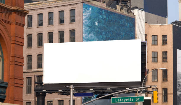 outdoor de propaganda de espaço em manhattan, nova york - painel publicitário - fotografias e filmes do acervo