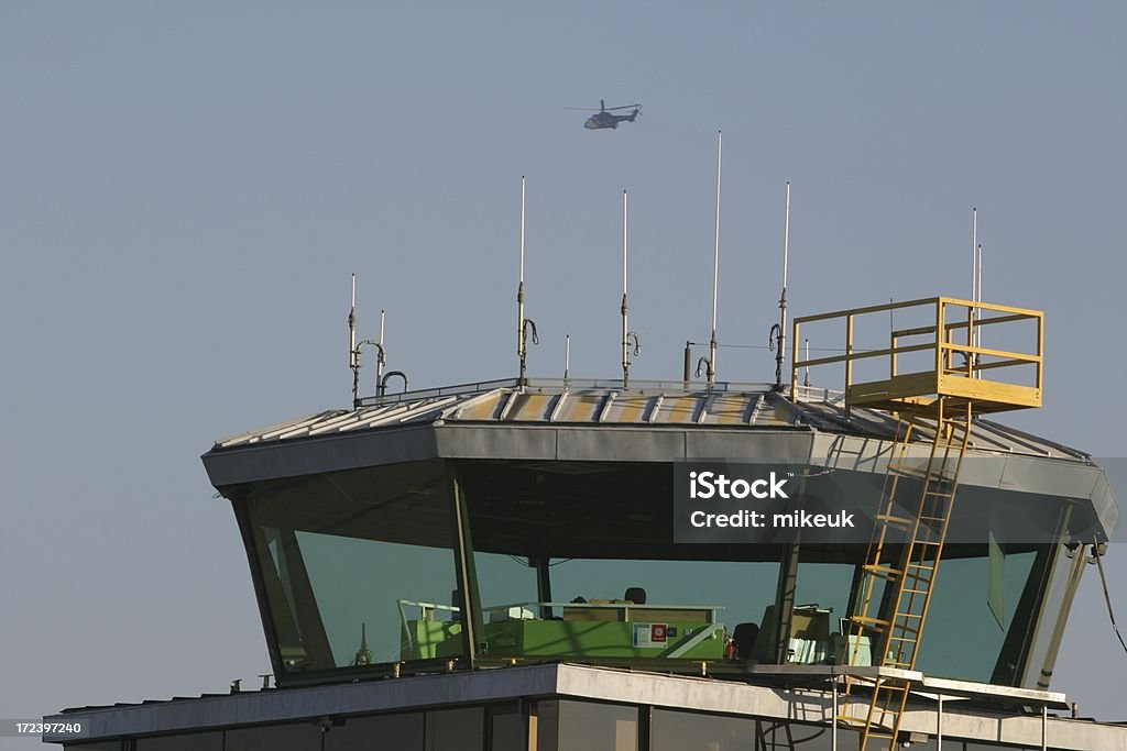헬리콥터 및 관제탑 애버딘 공항, 오요 - 로열티 프리 공항 스톡 사진