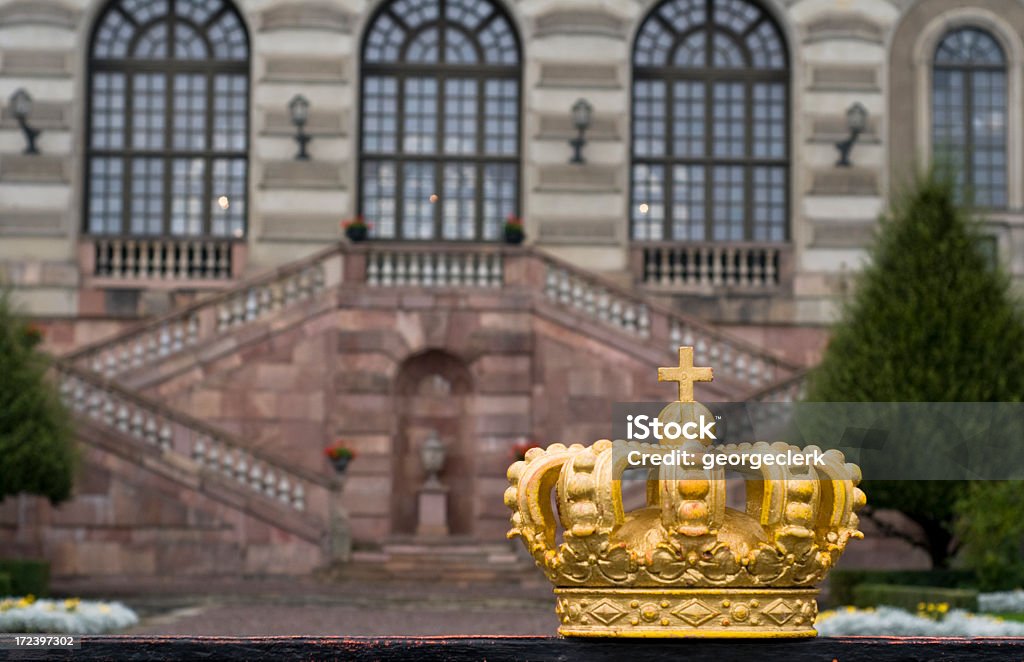 Coroa sueca, em frente ao Palácio Real - Foto de stock de Antigo royalty-free