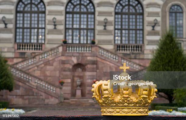 Foto de Coroa Sueca Em Frente Ao Palácio Real e mais fotos de stock de Antigo - Antigo, Antiguidade, Arquitetura