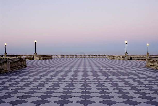 ��체크했습니다 boardwalk 템즈 바다빛 새벽 무렵 - floor marble town square checked 뉴스 사진 이미지