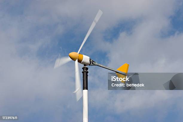 風力タービン - 小さいのストックフォトや画像を多数ご用意 - 小さい, 風力発電機, アクションショット