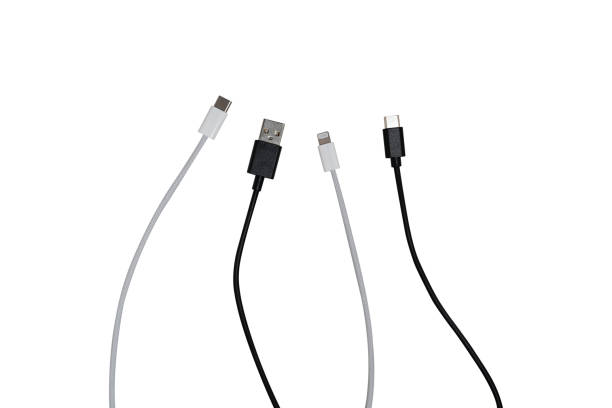 usb tipo a, usb tipo c y cable lightning aislado sobre fondo blanco. - cable de acero fotografías e imágenes de stock
