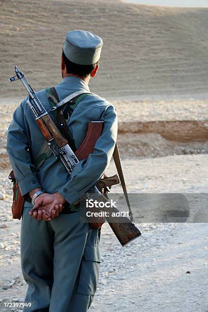 Sala De Estar En Tiempos De Guerra Foto de stock y más banco de imágenes de Personal militar - Personal militar, AK-47, Adulto