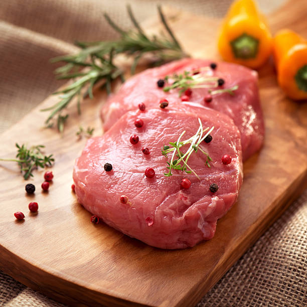 primas frescos y los filetes de carne de res - veal meat raw steak fotografías e imágenes de stock