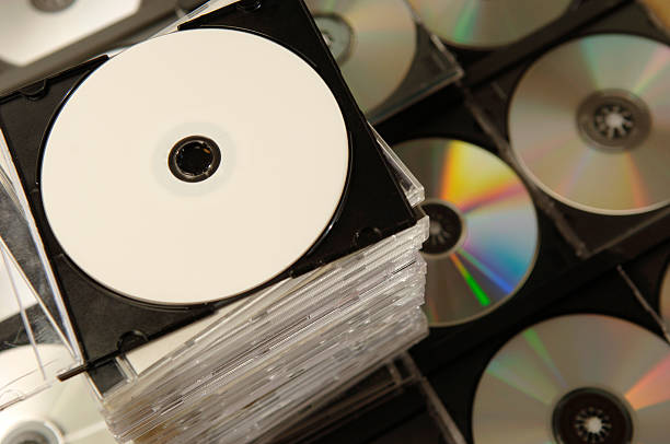 série de cd - dvd stack cd movie photos et images de collection