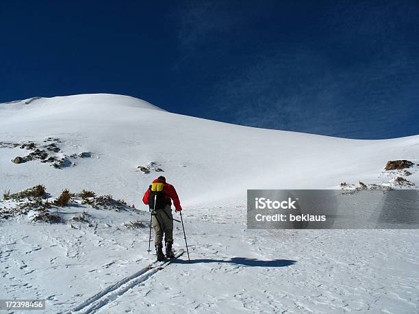 Photo libre de droit de Ski À Lescalade Un Sommet banque d'images et plus d'images libres de droit de Activité de loisirs - Activité de loisirs, Aspiration, Aventure