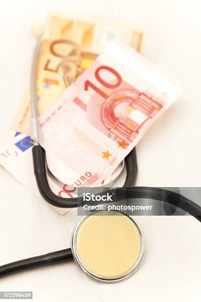 Деньги Для Здоровья — стоковые фотографии и другие картинки 10 евро - 10 евро, Медицинское страхование, 50 евро