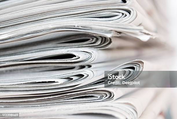 Newpapers - zdjęcia stockowe i więcej obrazów Pokój prasowy - Pokój prasowy, Media, Bliskie zbliżenie