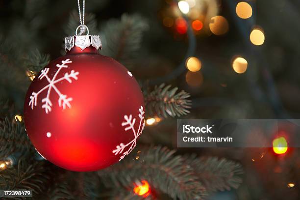 Adorno De Navidad Y Espacio Para El Mensaje Foto de stock y más banco de imágenes de Adorno de navidad - Adorno de navidad, Celebración - Acontecimiento, Conceptos