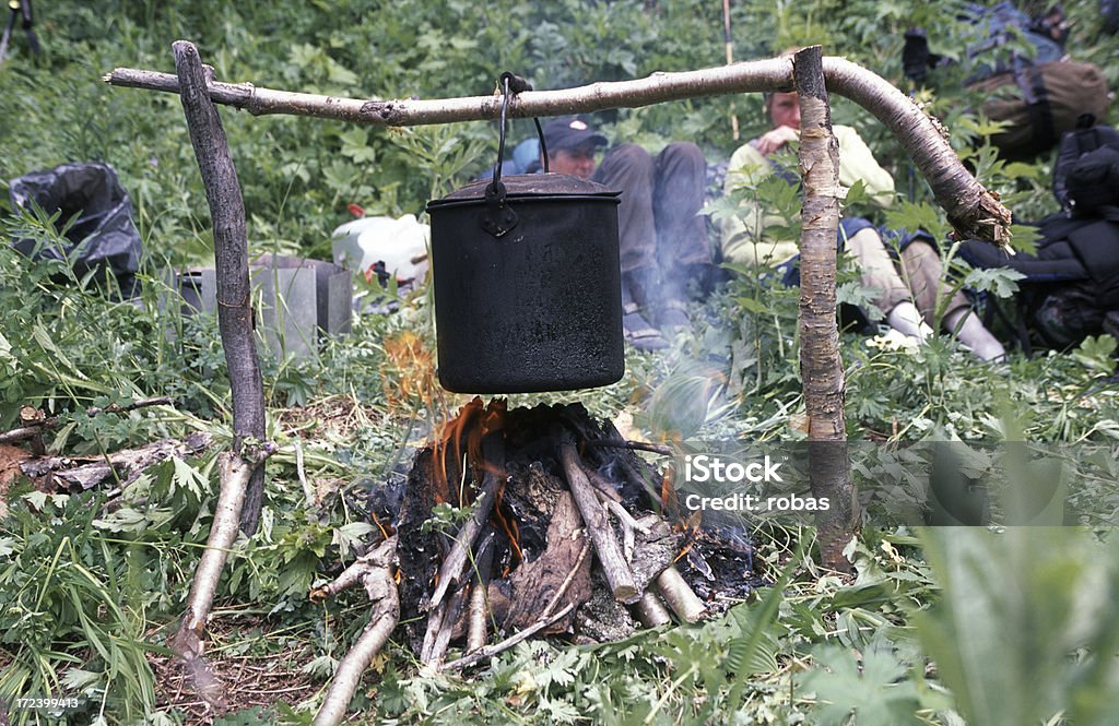 Negro sobre hoguera de pan - Foto de stock de Aire libre libre de derechos