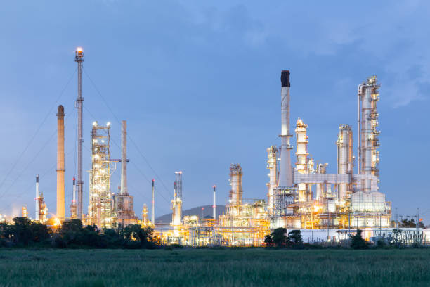 istock Oil gas refinery plant at twilight. 1723995970