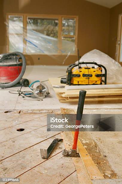 Photo libre de droit de Enlever Étage De banque d'images et plus d'images libres de droit de Aspirateur - Aspirateur, Installer, Poste de radio