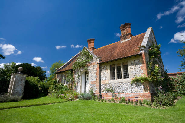 istock Gatehouse Cottage at Mottisfont 172399754