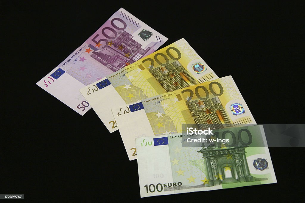 Quatre billets en euro - Photo de 200 libre de droits