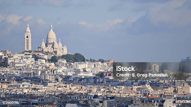 Edificios De La Ciudad De París Foto de stock y más banco de imágenes de Aire libre - Aire libre, Arquitectura, Basílica del Sagrado Corazón de Montmartre