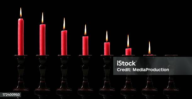 Queimar Velas - Fotografias de stock e mais imagens de Encolher - Encolher, Castiçal, Fundo Preto