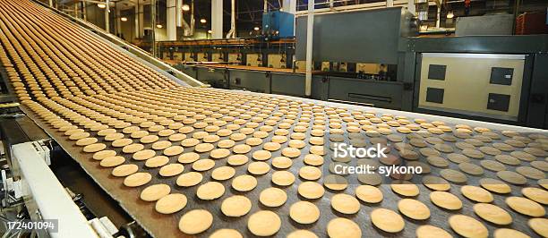 Fabriklinie Und Produkte Stockfoto und mehr Bilder von Nahrungsmittelindustrie - Nahrungsmittelindustrie, Speisen, In einer Reihe