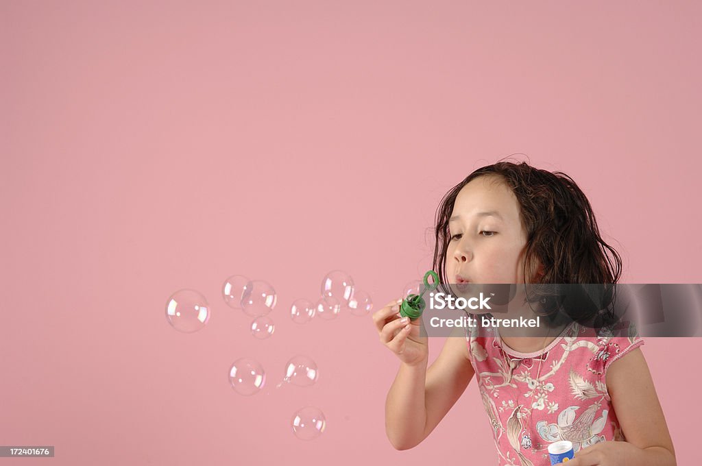 吹く石鹸の泡-楽しさ - せっけんの泡のロイヤリティフリーストックフォト