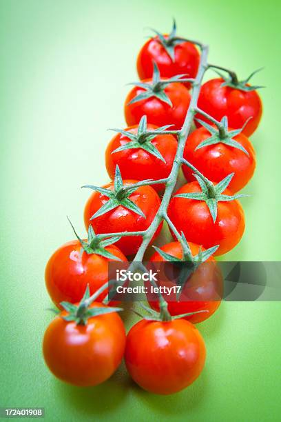 トマトのブランチ - オーガニックのストックフォトや画像を多数ご用意 - オーガニック, カラー背景, トマト