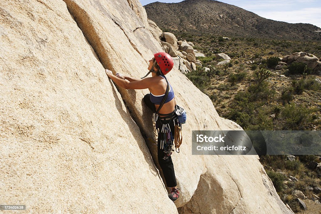 Female Rock Wspinacz - Zbiór zdjęć royalty-free (Park Narodowy Joshua Tree)