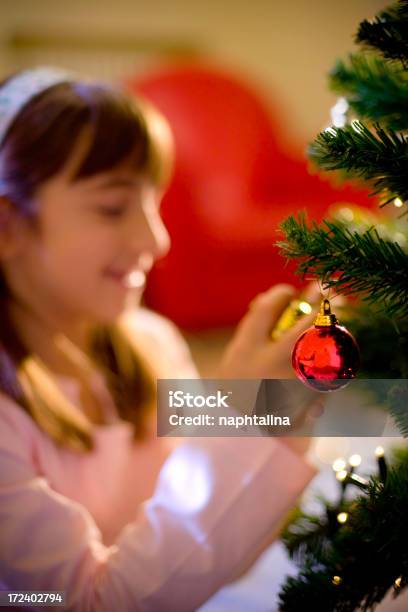 Il Primo Albero Di Natale - Fotografie stock e altre immagini di Albero - Albero, Albero di natale, Arredamento