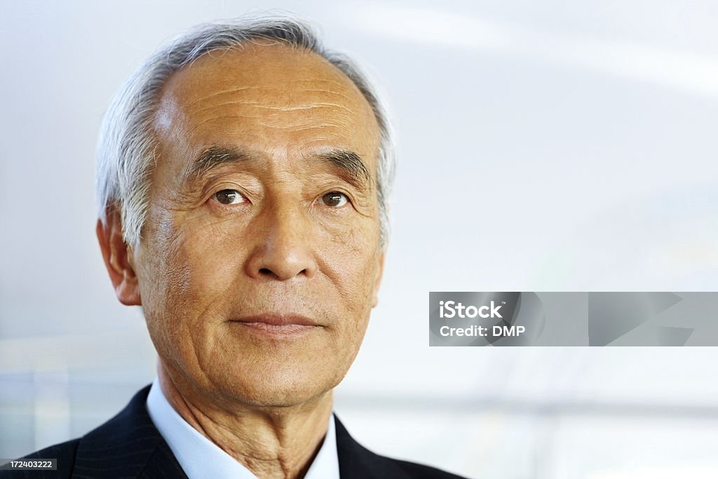 Крупным планом Портрет старшего Японский бизнесмен - Стоковые фото 70-79 лет роялти-фри