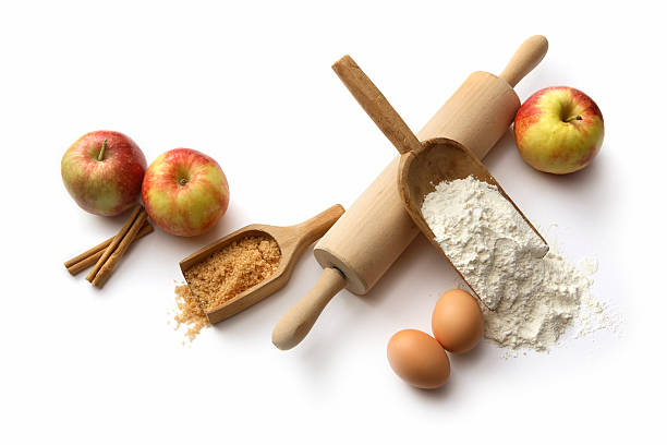 assar ingredientes: torta de maçã (de farinha, ovos, açúcar, maçãs, canela - apple pie apple baked cinnamon - fotografias e filmes do acervo
