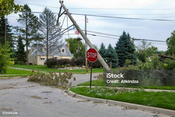 Burza Uszkodzenia 1 - zdjęcia stockowe i więcej obrazów Zniszczony - Zły stan - Zniszczony - Zły stan, Linia energetyczna, Tornado